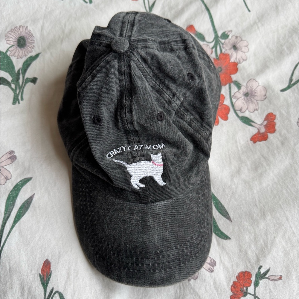 🩷 “Crazy Cat Mom” hat 🩷